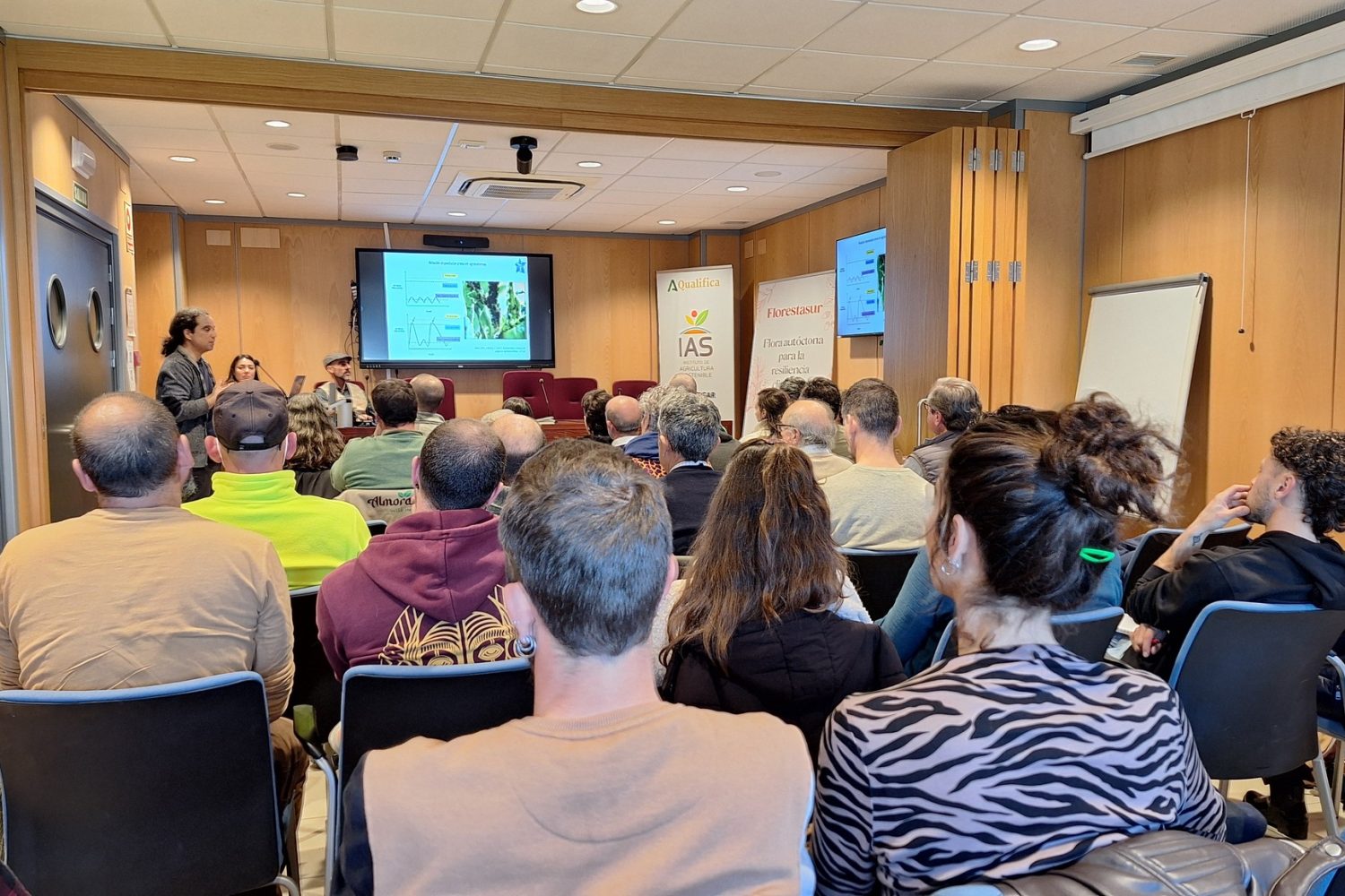 Muy buena acogida de nuestro taller «Setos y Control de Plagas: La importancia de la Biodiversidad en la Agricultura» en el IAS de Córdoba